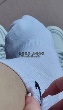 【ASMR】私人订制 丰腴女神用玉手与美脚进行助眠